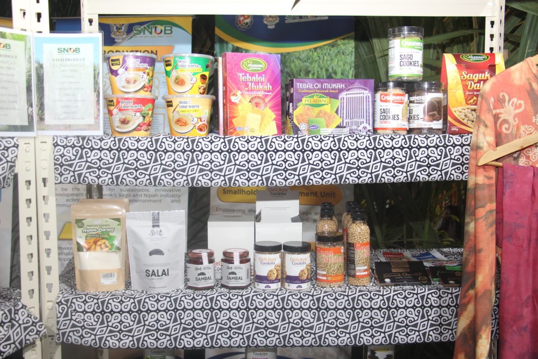 Produk-produk yang berkaitan dengan sagu dan rumbia seperti Tebaloi, Linut, Tepung Sagu, Biskut Sagu, Coklat perisa Sagu, Siet Sambal, Siet Salai dan banyak lagi. Inovasi ini bukan sahaja mempelbagaikan pilihan kepada pengguna, tetapi pada masa yang sama meningkatkan permintaan dan pasaran kepada bahan mentah sagu, ia turut meningkatkan sosio ekonomi penduduk setempat khasnya di Sarawak